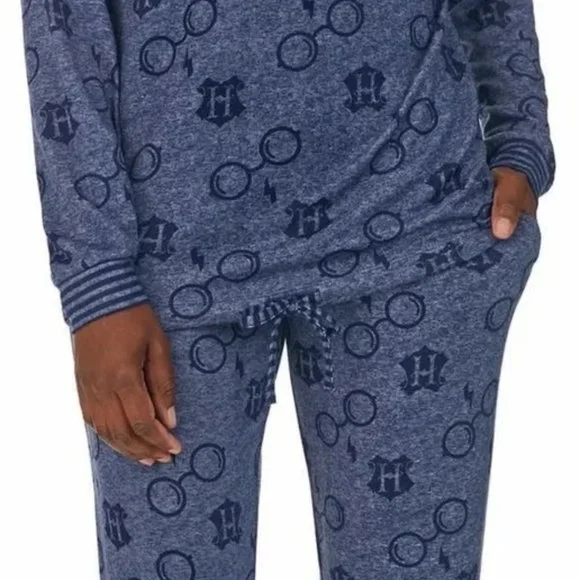 Disney Ladies' 2-piece Lounge - Picture 3 of 3